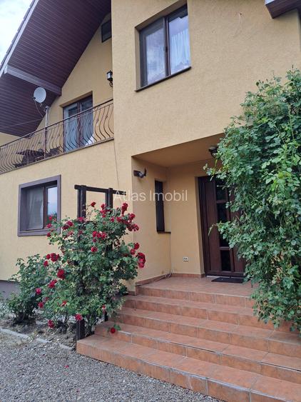 VILA IN REGIM DE INALTIME PARTER SI ETAJ ULTRAFINISATA PE 19 ARI TEREN - 42