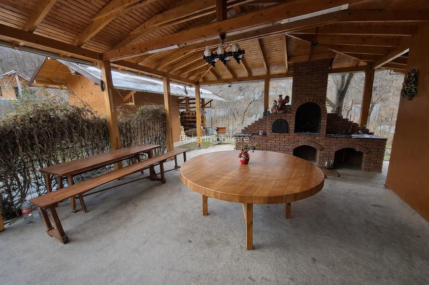 Proprietate montană,teren generos, casă solidă și autonomie energetică  Mălaia - 3