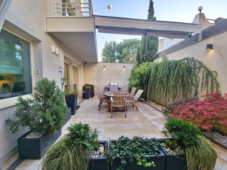 Vila deosebita  la un pas de mare mobilata si utilata - 19