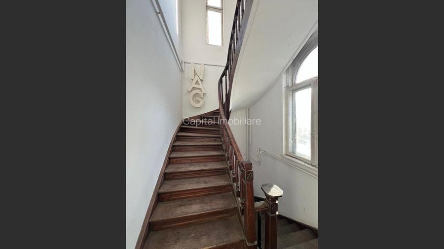 Cladire interbelica - Piata Victoriei - 4