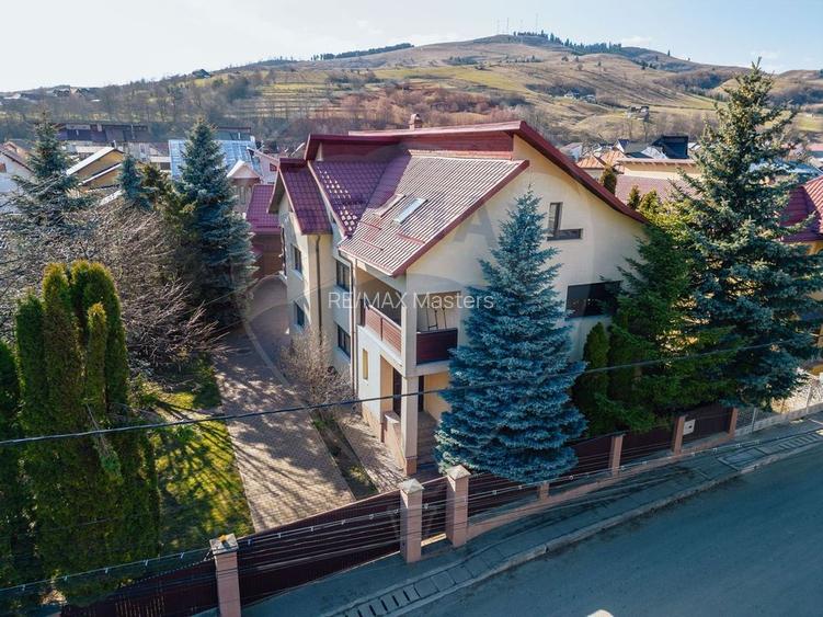 Casă / Vilă cu 10 camere de vânzare în zona Nord-Vest - 11