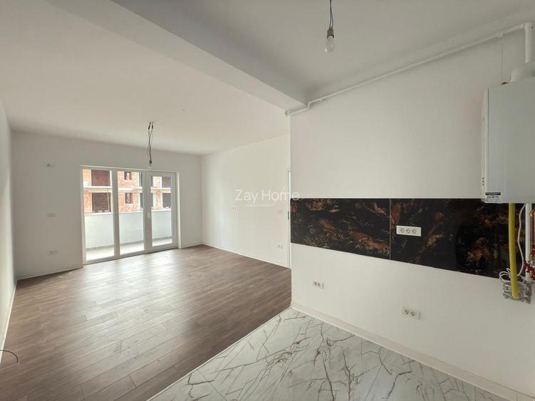 Asfalt. Spatiu pod. Balcon mare. - 4