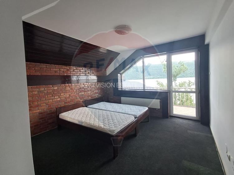 Pensiune Eselnita / 16 camere / Teren - 1448 mp / Ponton - 25