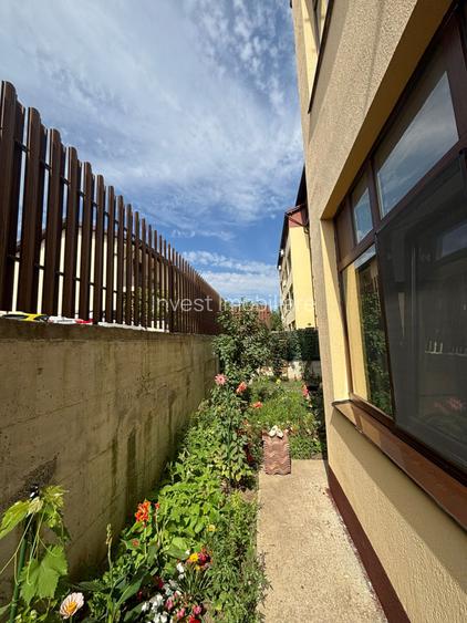 Apartament 3 camere , semidecomandat, loc de parcare si curte de 89 mp - 9