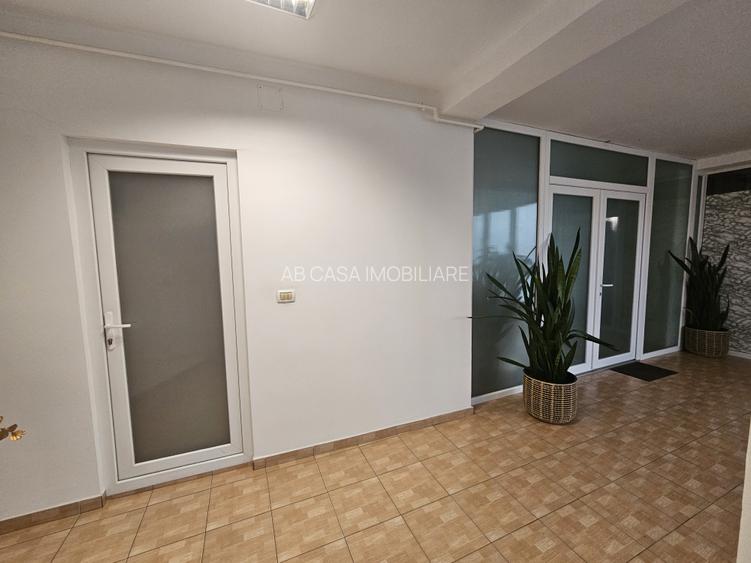 Imobil P+2E+M, cu spațiu comercial, zona Spitalul Județean, comision 0% - 31