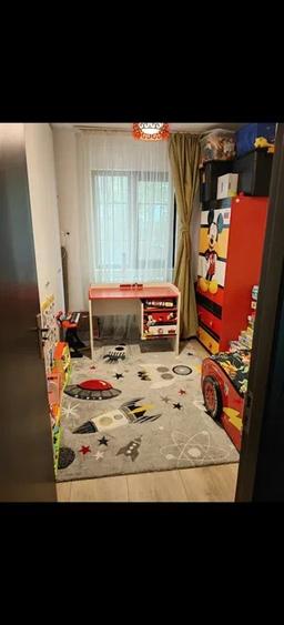 Apartament 3 camere, zona Podu de Piatra