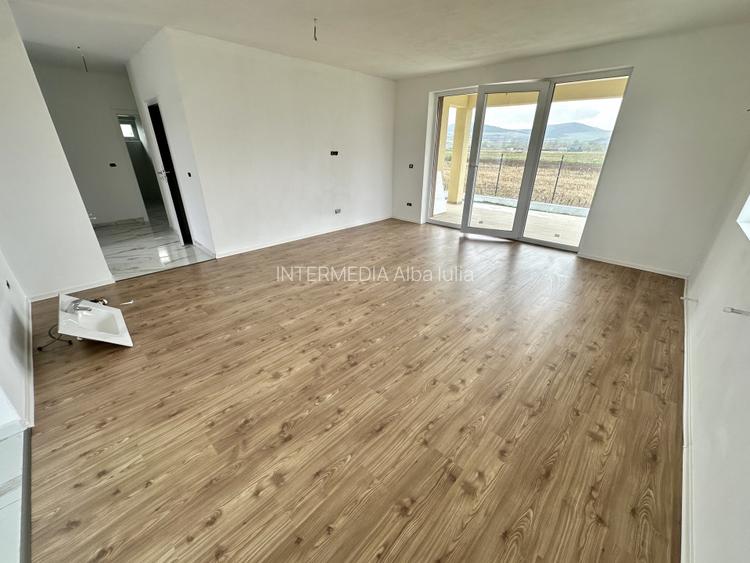 Casa Noua pe un nivel cu 4 camere cu terasa si toate utilitatile - 2