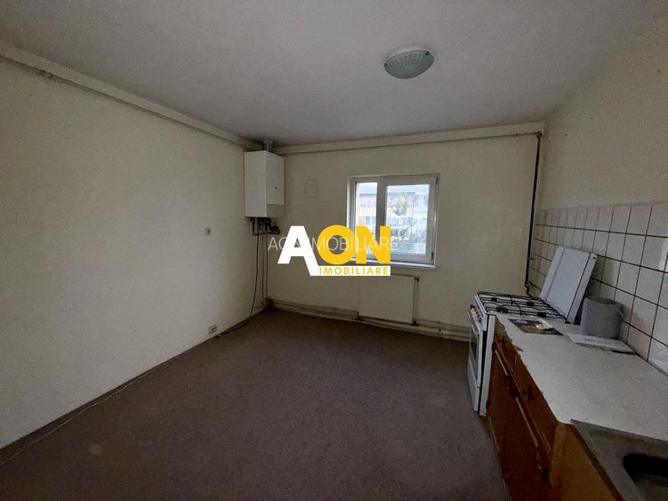 De vanzare apartament 3 camere, Cetate - 9