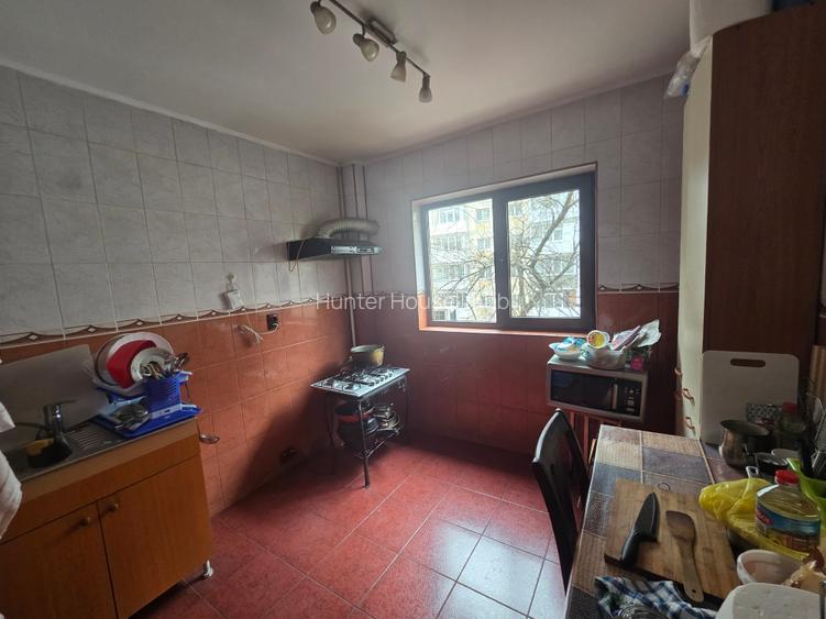 Apartament 3 camere, 2 băi cu geam, aproape de metrou Gorjului. Bloc din 1981 - 12