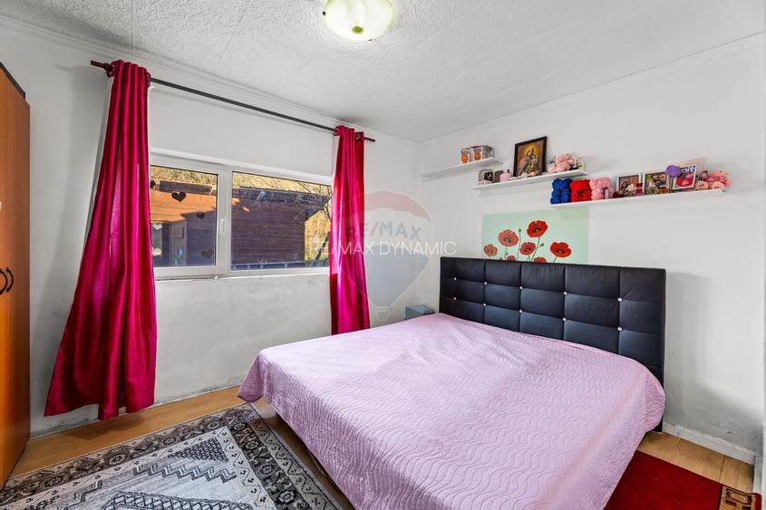 Casă cu 5 camere in Barzava - 5