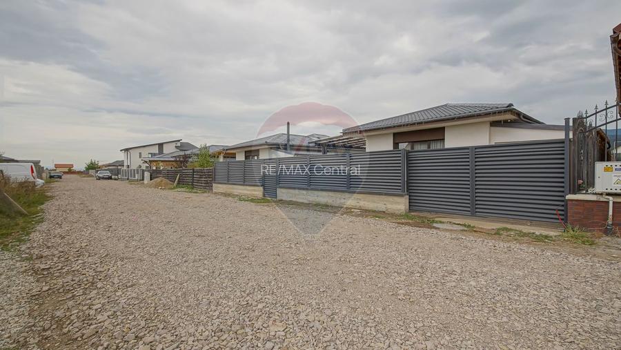 Vilă modernă, cu garaj, panouri și pompă de căldură, Cristian - 25