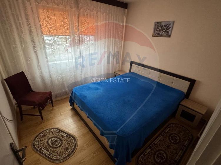 Apartament cu 3 camere de vânzare în zona Craiovita Noua - 8