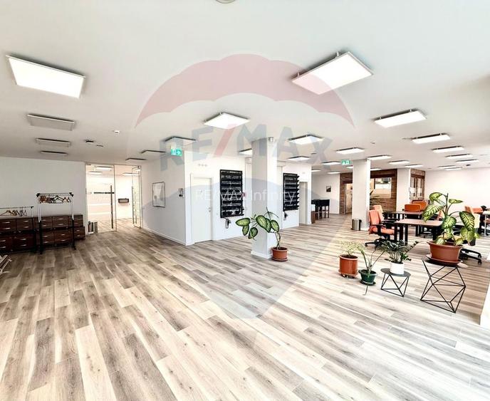 De închiriat spațiu Comercial/ de Birouri modern, Central - 7