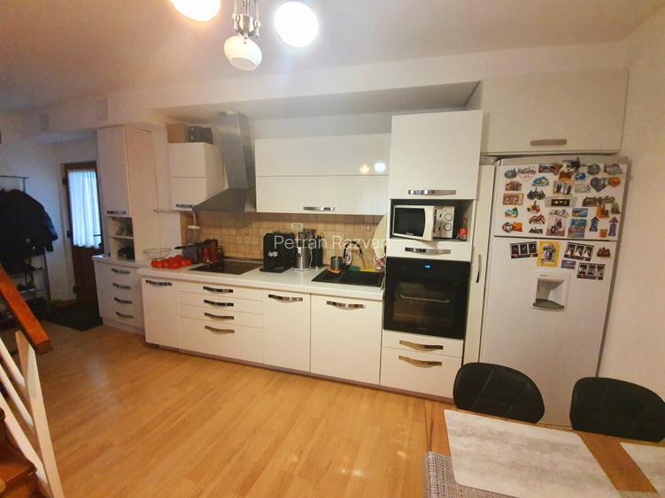 De v&acirc;nzare casă &icirc;n zona Bălcescu - 10