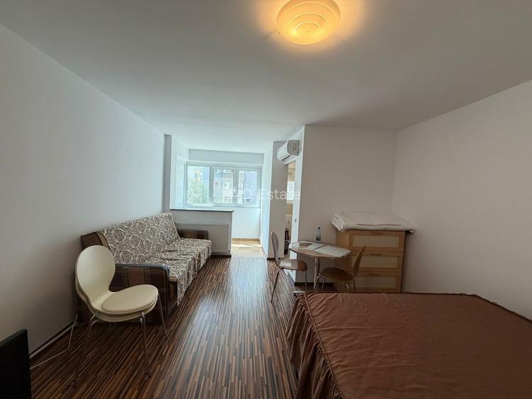 Garsoniera Titan 31 Mp Bloc 1978 Reabilitat Instalatii Schimbate 6 Min Metrou - 2