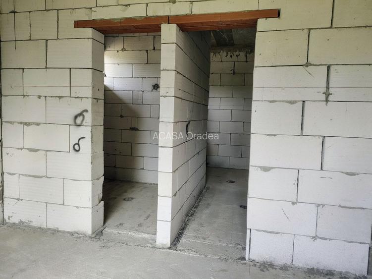 Casă la roșu,  – Oradea, str. Caișilor. 175 000 E . Comision 0 - 4