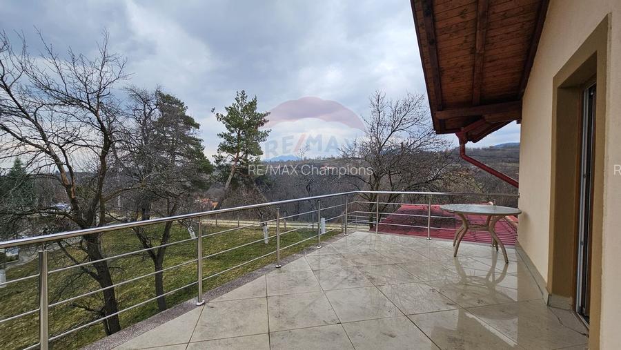 Casă de vânzare Bran Sohodol teren  intravilan 10.331 mp două locuințe - 15