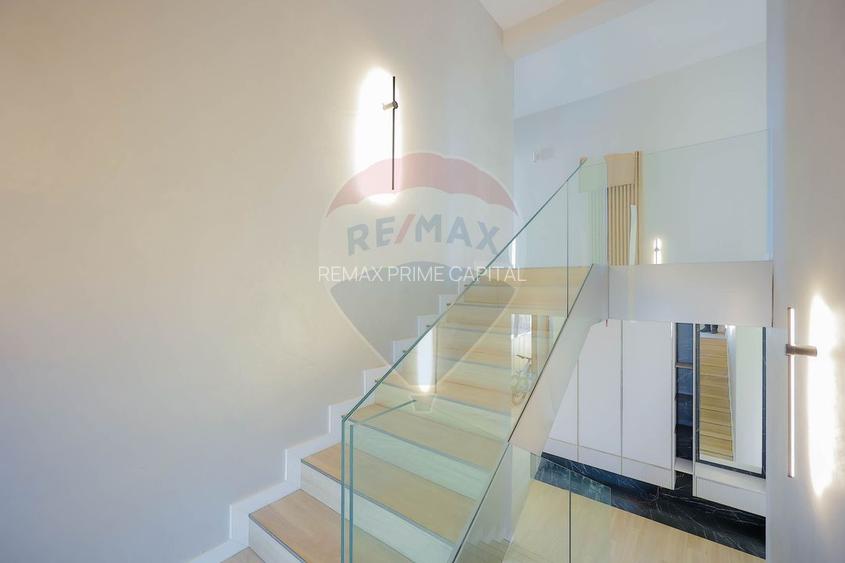 De vânzare Vilă cu 8 camere în Sânmartin, 290 mp util, teren 1100 mp - 20