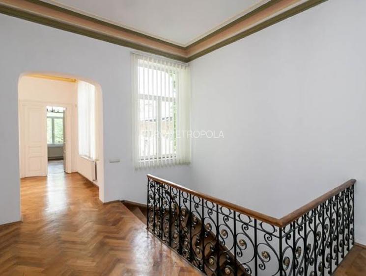 Piata Lahovari vila deosebita - 4