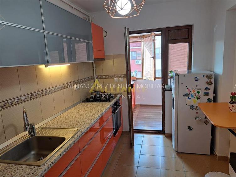 Apartament 3 camere de vanzare - Soseaua Oltenitei Sector 4 - 28