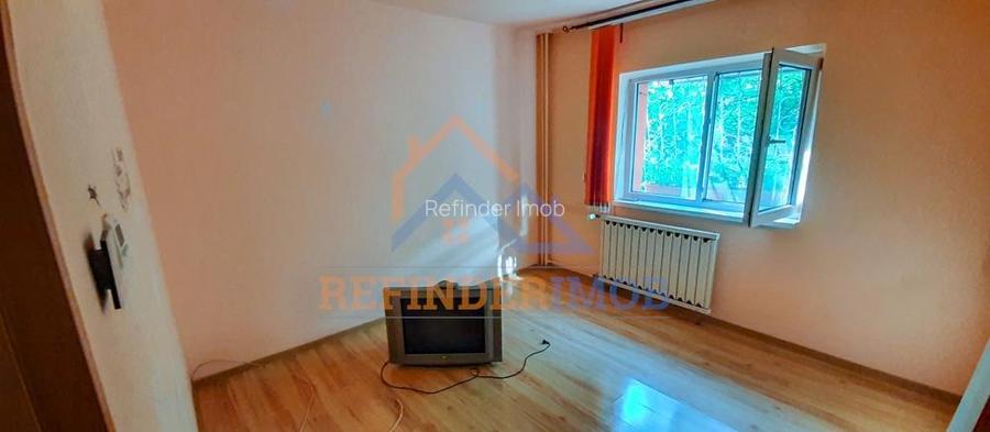 Apartament de vanzare cu 3 camere, zona 13 Septembri - 3