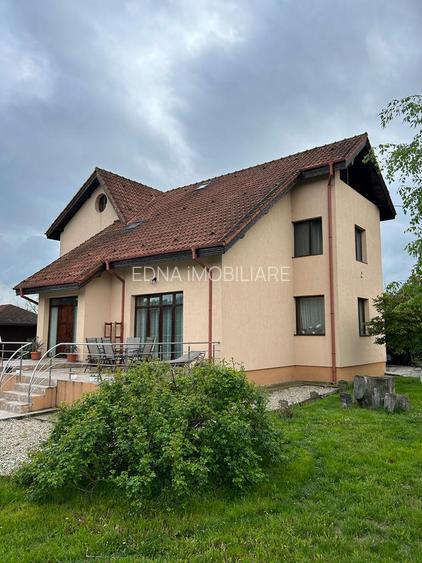 Vila superba  cu Piscina si 5000 mp teren - 2