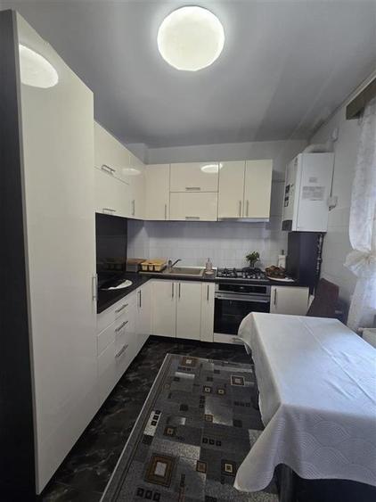 Apartament trei camere decomandat et 1 Centru Fagaras