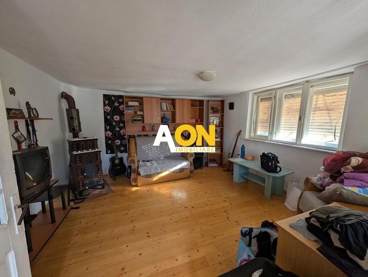 Casa cu 2 corpuri de cladire zona Hapria, 960mp Teren