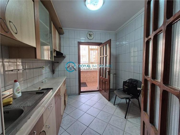 Royal Imobiliare - Vanzare apartament 3 camere zona Malu Rosu - 10