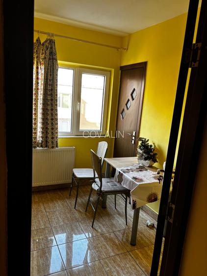 Garsoniera situata in zona Vlahuta, etaj 5, partial mobilata si utilata! - 2