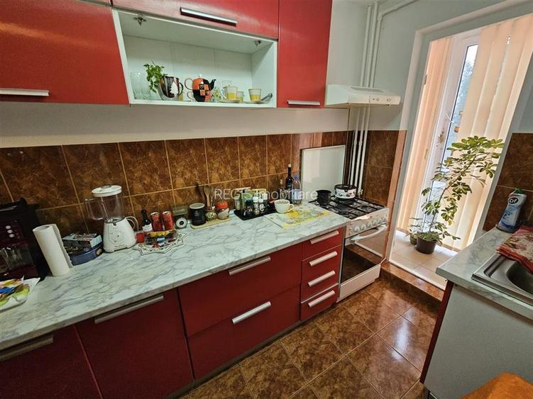 Apartament 3 camere decomandate, zona Astra - 4