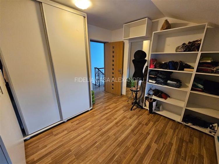 Vila de vanzare , Valea Lupului, 1 decembrie - 12