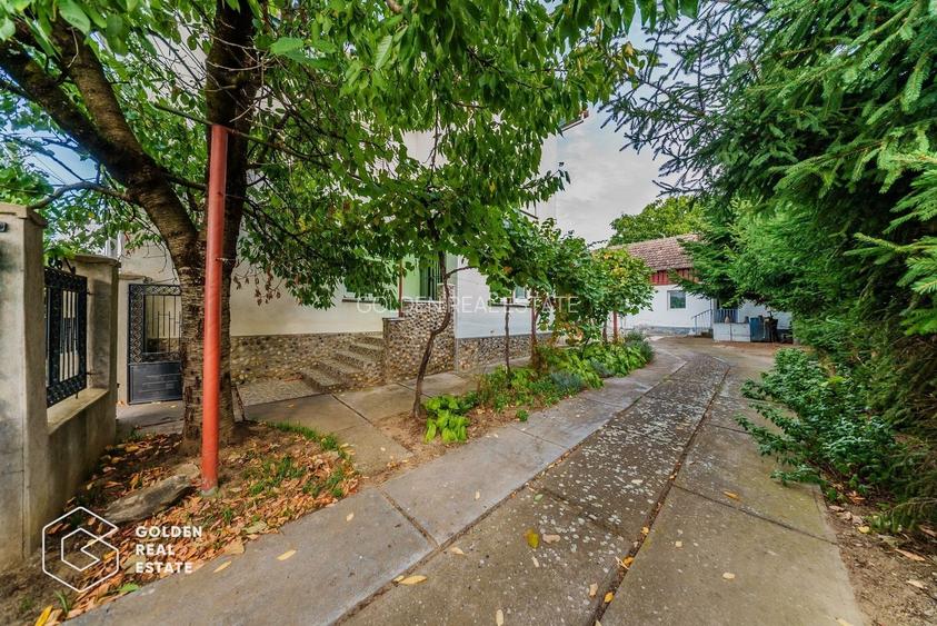 Vila superba, P+E,  Cuvin, 9 camere, 200 mp si teren 1300 mp plus anexa 3 camere - 30