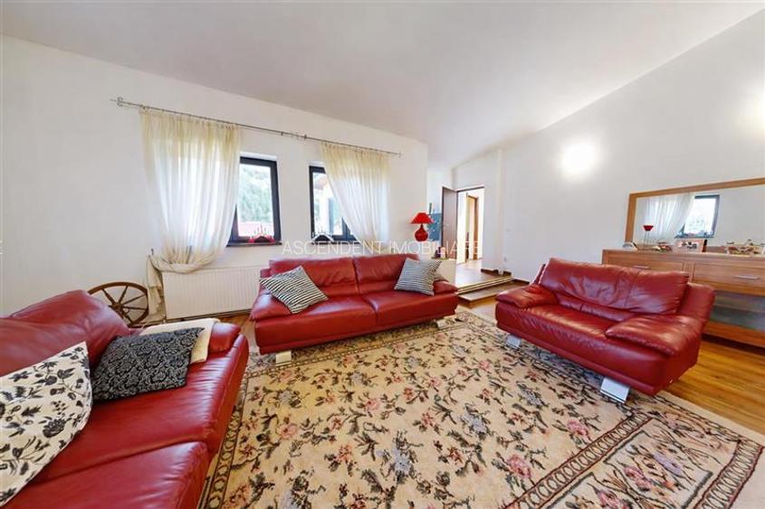 Tur LIVE!Casa cu arhitectura traditionala, curte spatioasa,foisor,Rucar. Bran - 2