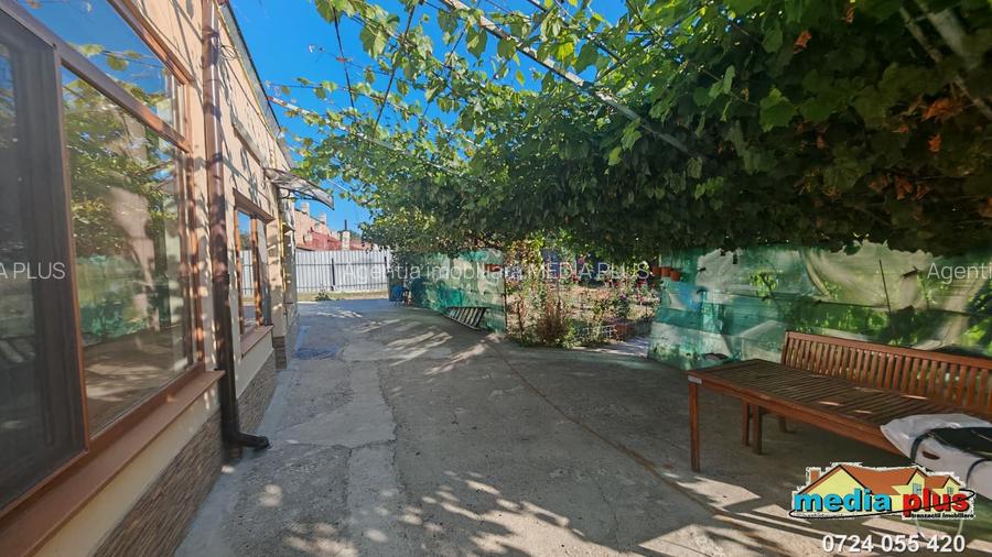 Casă de închiriat cu curte – Piața Centrală, ideal locuință sau sediu firmă - 2