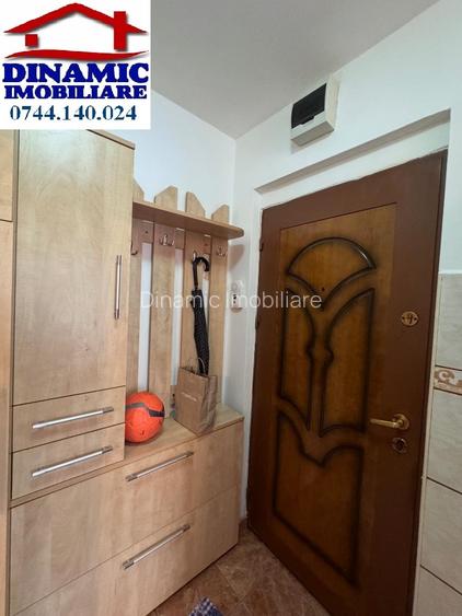 Ap 2 cam, Dărmănești, zona șc. nr. 5. Preț 1350 lei/ lunar - 12