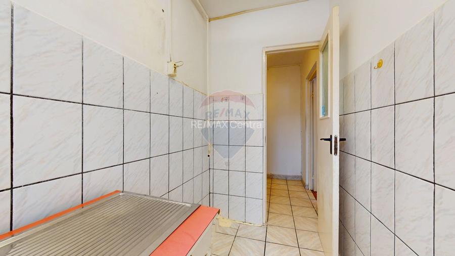 De vânzare: 2 camere, baie cu geam, etaj 2 - 6