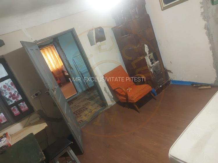 Casa de renovat cu teren 2570 mp in loc. Teiu jud. Arges - 9