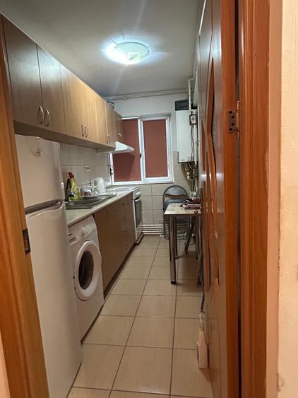 Apartament semidecomandat complet mobilat si utilat!!!