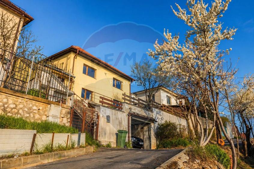 Casă cu vedere panoramică Brașov | Două unități independente | P+E | - 3