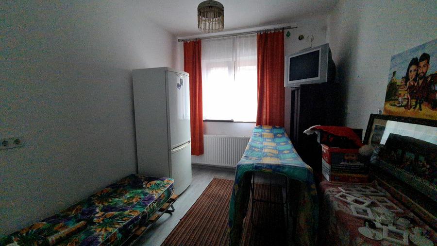 DOUA CASE DE VANZARE - ZONA RACADAU - SINGUR IN CURTE