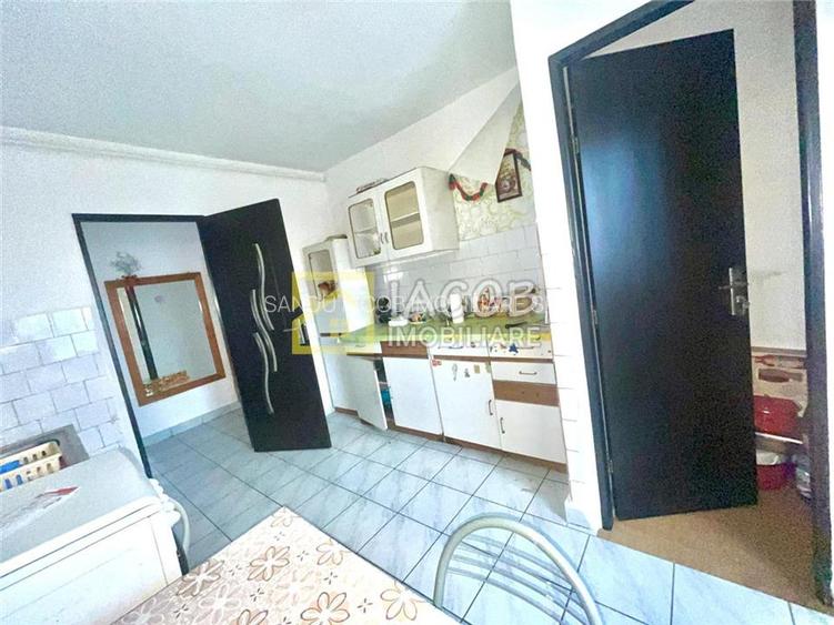 Apartament 4 camere decomandate, etajul 2, zona Narcisa / Republicii - 13