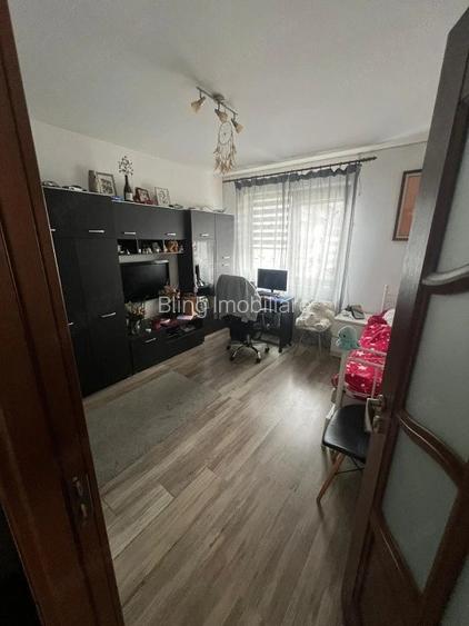 Apartament cu 3 camere, 59 mp, parcare, zona Terra - 2