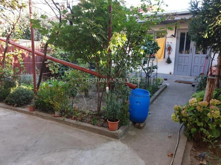 C.Galati -Independentei Vila P+1 299mp Construit anul 2000, teren 300mp - 10