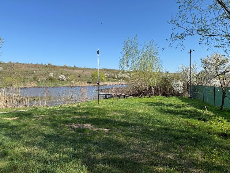 Vand Casa Cu Acces La Lac  - 3