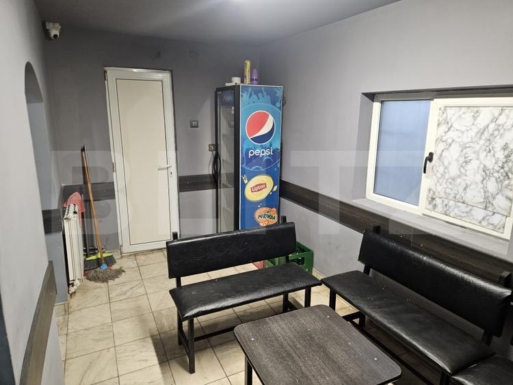 Spațiu comercial de vânzare, 89 mp, vitrină stradală, complet mobilat