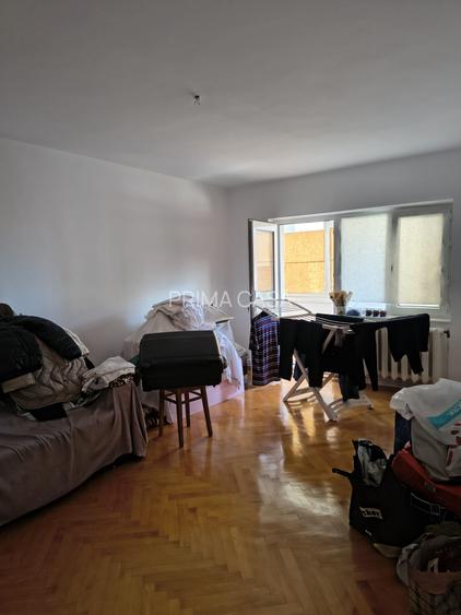 Apartament cu 3 camere Zona centrala Str. Bucegi Liceul de Arte etaj 3 , 2 balc - 4