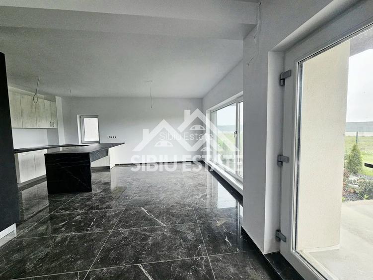 Casa cu garaj si teren mare super pret - 25