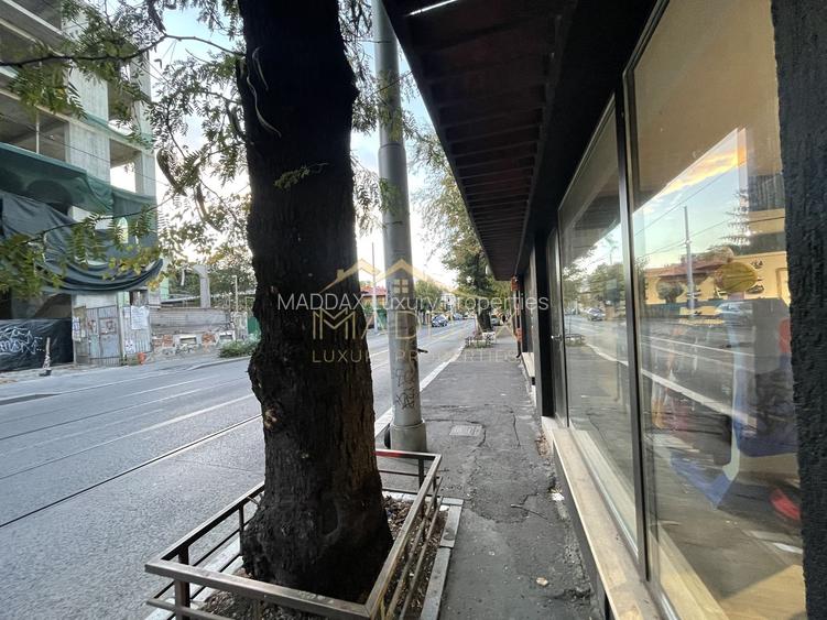 Spatiu Comercial *180mp* // 2 parking spaces // Stefan Cel Mare - 24