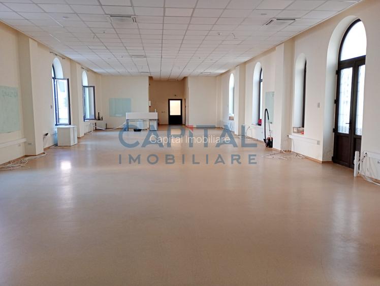 CLADIRE CU ARHITECTURA EMBLEMATICA - FOST SEDIU INTEL - 10